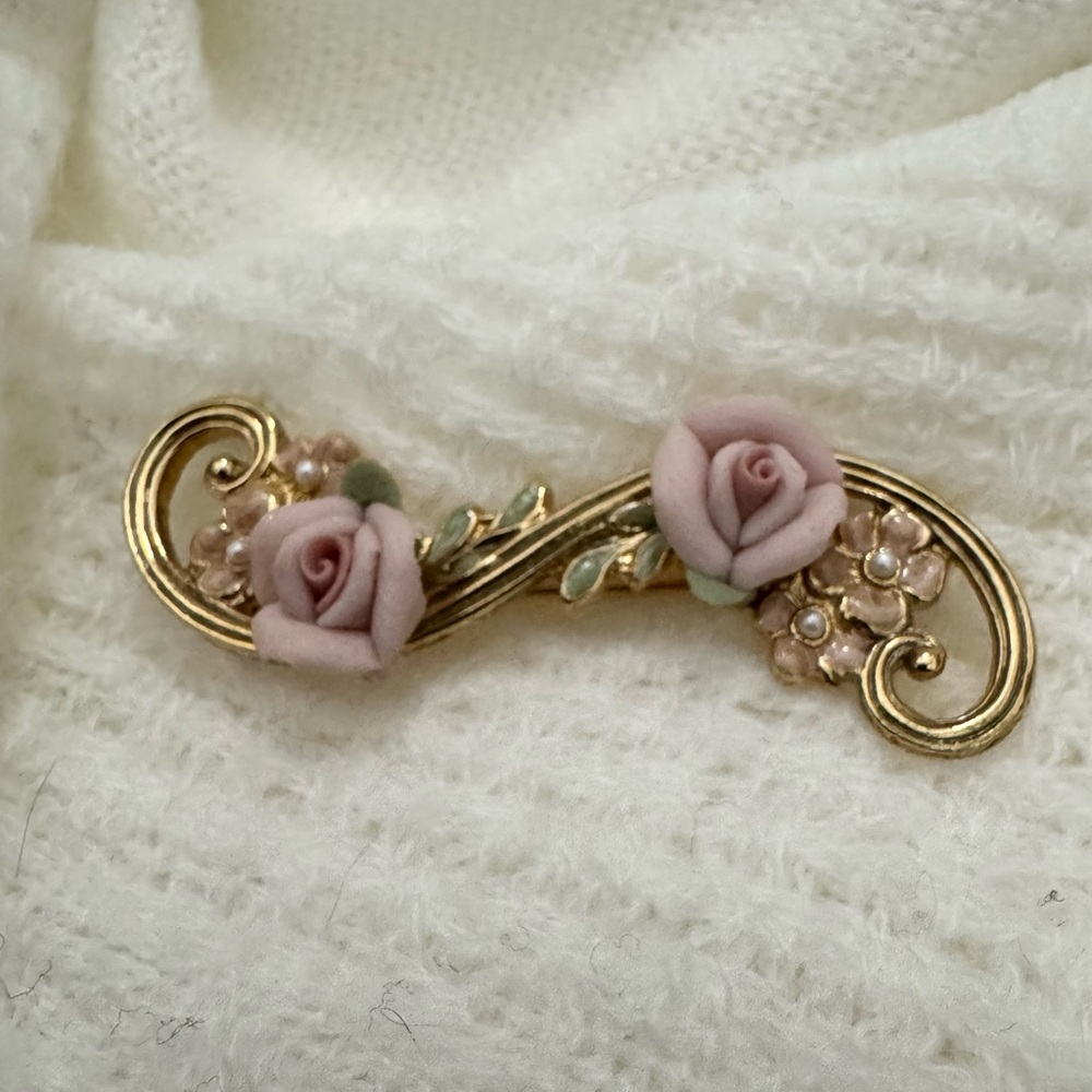 1928 Swirl Floral Brooch Vintage inspired Goldtone